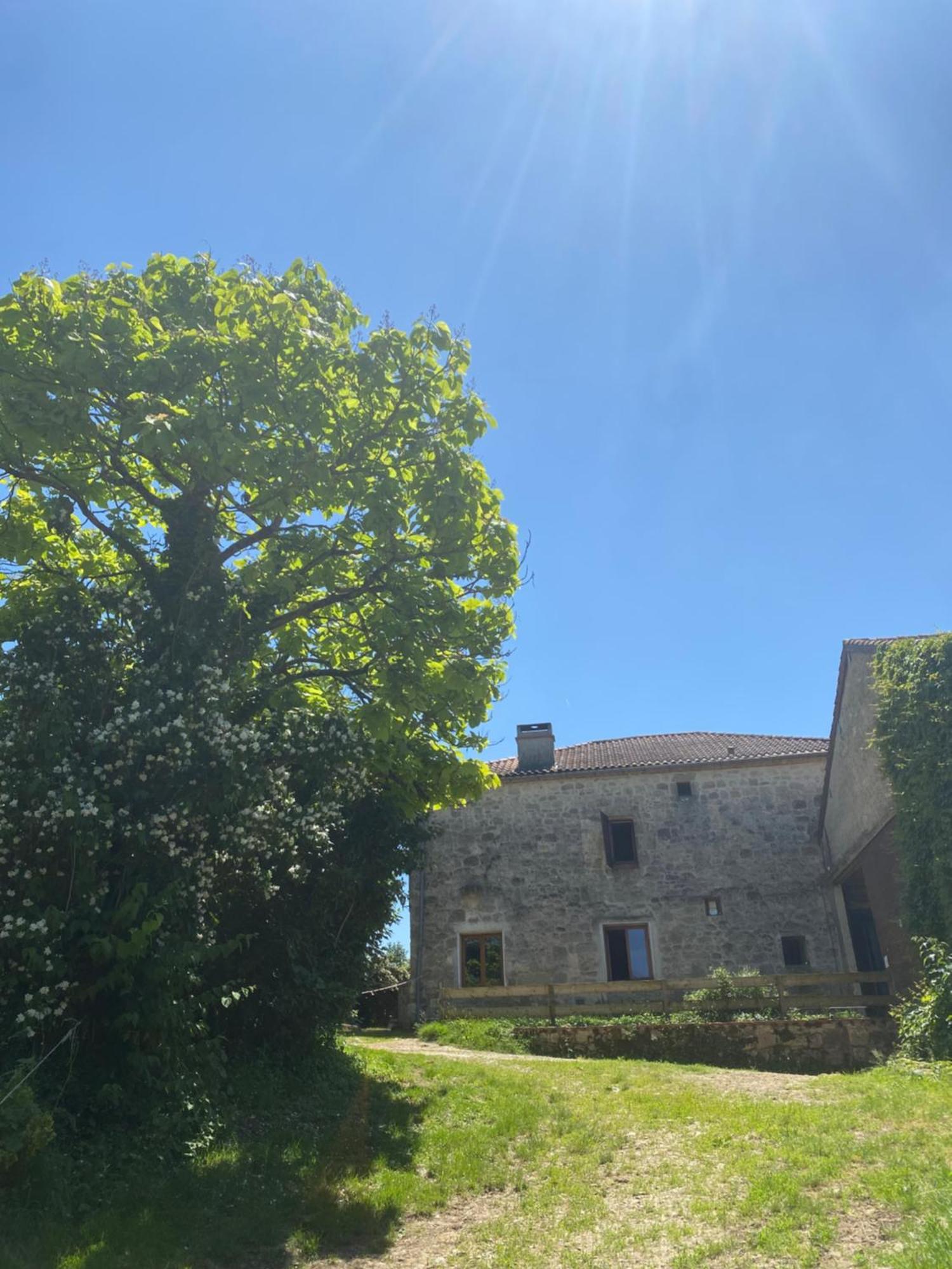 CHEZ SOPHIE -Chambres d’hôtes, Gîte et Gîte équestre Clermont-Dessous Esterno foto